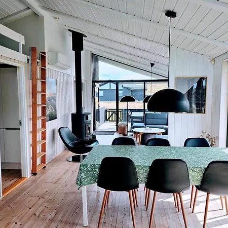 Auvo - 600m From The Sea By Interhome