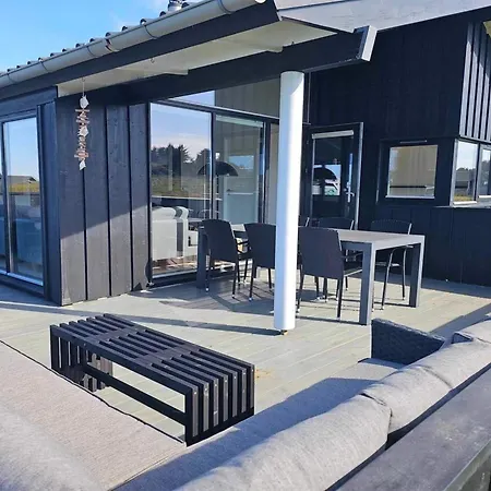 Vakantiehuis Auvo - 600m From The Sea By Interhome