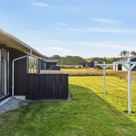 Vakantiehuis Auvo - 600m From The Sea By Interhome